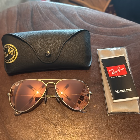 Ray-Ban Authentic RB 3025 Classic Aviator - Picture 2 of 2